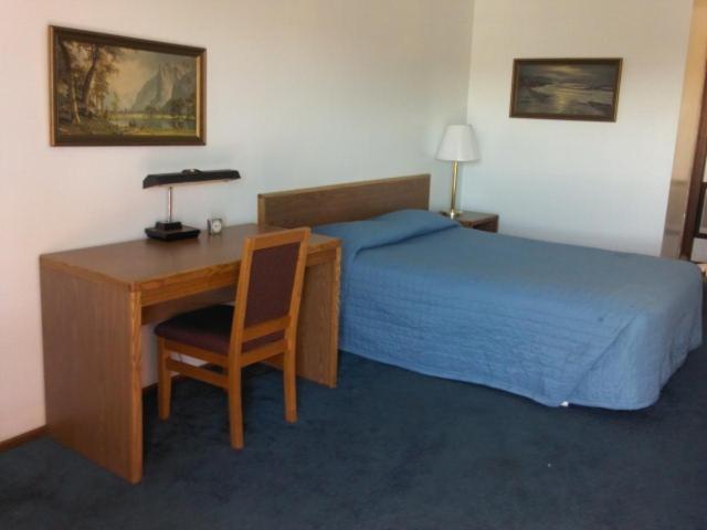 Queen Room - Non-Smoking interior