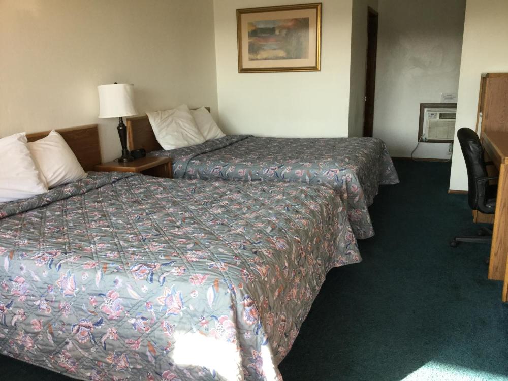 Deluxe Queen Suite - Non-Smoking interior